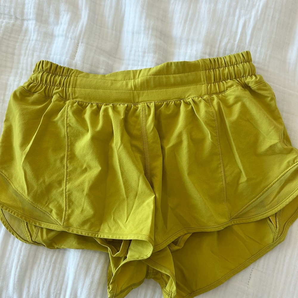 Lululemon Hotty Hot 2.5 Short!!